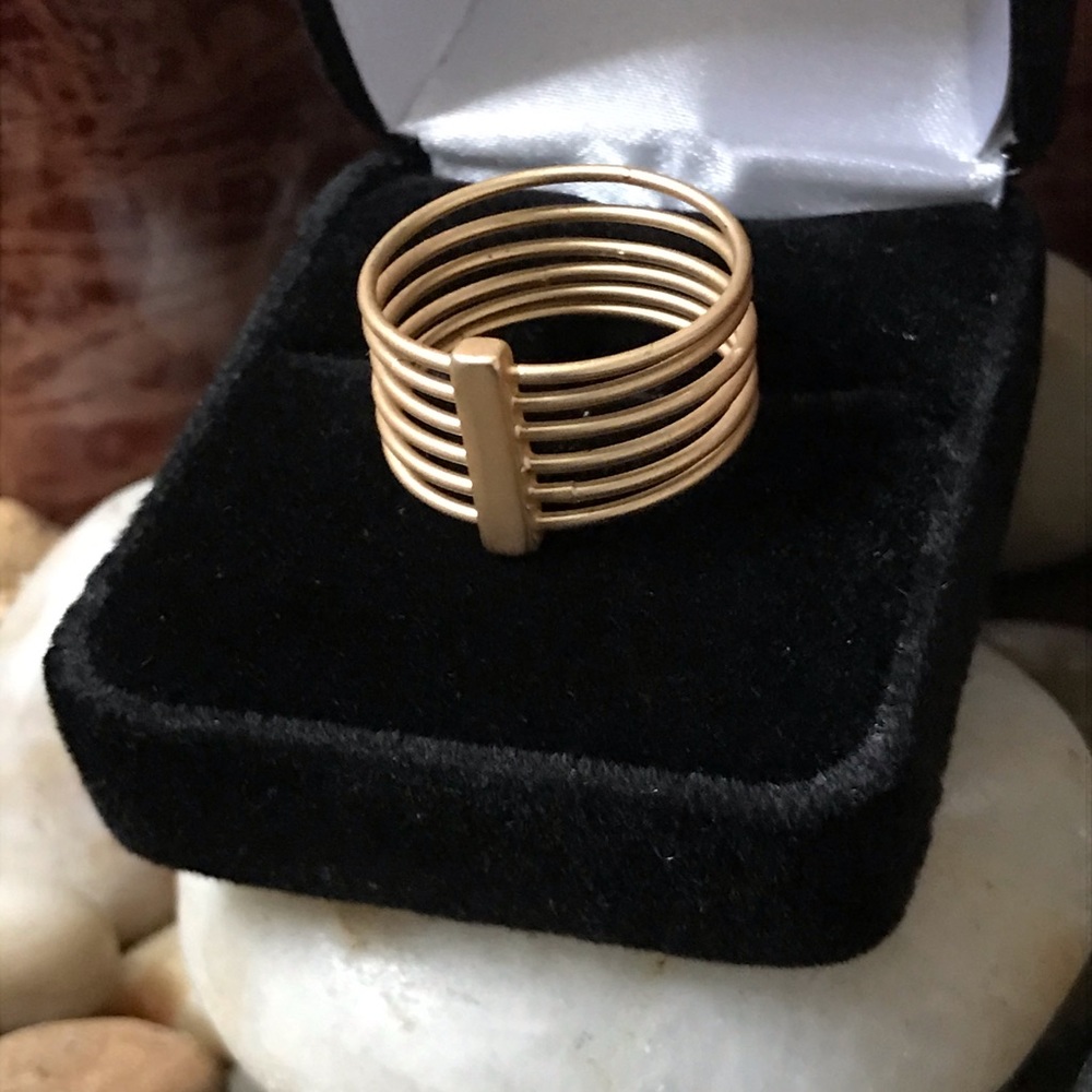 🔥SALE! Elite Gold Bar Ring Fits: 7 & 8 Gift Box